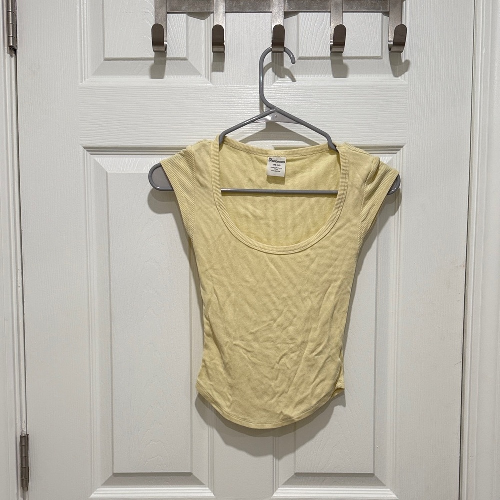 No Boundaries Light Yellow Short Sleeve Top